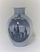 Royal Copenhagen. Rundskuedags vase 1926. Højde 16,5 cm. (1 sortering)