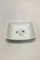 Bing & Grondahl 
Demeter / White 
Cornflower 
Square Bowl No 
43. Measures 22 
cm / 8 21/32 
in.