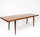 Sofabord i teak 
af dansk design 
fra 1960erne. 
Bordet er i 
flot brugt 
stand.
H - 52 cm, B - 
152 ...