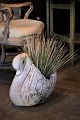 Gammel 
sandstens svane 
- krukker til 
blomster med 
fin patina.
H:36cm. 
L:33cm. B:25cm.