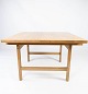 Sofabord i eg 
designet af 
Hans J. Wegner 
og fremstillet 
af PP Møbler. 
Bordet er i 
flot brugt ...