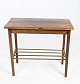 Sidebord med 
underhylde i eg 
af dansk design 
fra 1960erne. 
Bordet er i 
flot brugt 
stand. 
H - ...