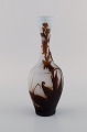 Tidlig Emile 
Gallé vase i 
matteret 
kunstglas med 
brunt overfang 
udskåret med 
motiver i form 
af ...