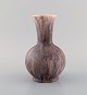 Antik Zsolnay 
vase i glaseret 
keramik med 
lyserøde 
undertoner. 
Moderne design, 
ca. 1910.
Måler: ...
