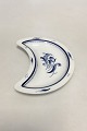 Bing & Grondahl 
Jubilee Dinner 
Service Half 
Mone Shaped 
Dish. Measures 
21.5 cm / 8 
15/32 in.