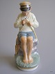 R.C. 1908 
Snittende 
Hyrdedreng i 
overglasur, 
Chr. Thomsen 
Juliane Marie 
mærket 1. sort. 
 H: 19 cm.