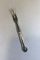 Cohr 
Saksisk/Saxon 
Silver/Steel 
Cold Meats Fork 
Measures 13.8 
cm(5½ in)