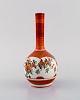 Antik kinesisk 
højhalset vase 
i håndmalet 
porcelæn. 
1800-tallet.
Måler: 18 x 9 
cm.
I flot ...