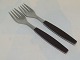 Georg Jensen 
Brun Strata, 
middagsgaffel.
Designet af 
Henning Koppel 
i 1975.
Rustfrit stål 
...
