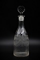 Fin gammel 
spiritus glas 
karaffel med 
fine 
slibninger.
H:26cm. 
Dia.:8,5cm.