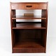 Sengebord i 
teak af dansk 
design fra 
1960erne. 
Bordet er i 
flot brugt 
stand.
H - 89 cm, B - 
60 ...