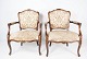 Sæt af Rokoko armstole af mahogni og polstret med lyst stof, i flot antik stand fra 1920erne.H ...