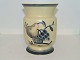 Aluminia Mat 
Porcelæn, vase 
dekoreret med 
pære.
Dekorationsnummer 
47/32.
Denne stempel 
er ...