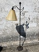 Floor lamp
Wrought iron
550 DKK