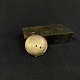 Diameter 2,8 cm.Fin amulet fra 1920'erne i guld double.Den er graveret med fine art deco ...