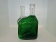 Holmegaard 
kunstglas vase 
med to halse. 
Udført i klart 
samt grønt 
glas.
Signeret "MG 
HG8 4P1 ...