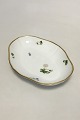 Royal 
Copenhagen 
Daisy and 
Coltsfoot Cake 
Dish. Measures 
22.5 cm 8 55/64 
in. x 15.5 cm / 
6 7/64 in.
