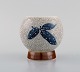 Art deco Bing & 
Grøndahl vase i 
håndmalet 
krakeleret 
porcelæn. 
1920'erne.
Måler: 9,5 x 9 
cm.
I ...