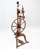 Spinning wheel of mahogany, in great antique condition from around 1860. 
5000m2 showroom.