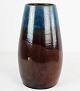 Keramik vase 
med blå og brun 
glasur af anden 
dansk 
keramiker. 
Vasen er i flot 
brugt stand. 
26 ...