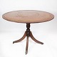 Antikt spisebord i mahogni med intarsia og indlagt læder, fra 1920erne.H - 75.5 cm og Dia - ...