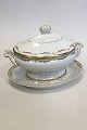 Royal Copenhagen Stel nr. 478 Rosenguirlande med guld Stor terrin No 9056