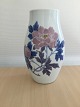 Stor smuk 
orientalsk 
vase.
19 årh.
Kina eller 
Japan?
Porcelæn 
dekoreret med 
stiliserede ...