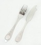 Fish cutlery in 
empire of 
hallmarked 
silver.
19 cm and 22 
cm.