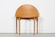 Hans J. Wegner 
(1914-2007)
Cirkulært 
spillebord 2081 
af larkeret 
kirsebær
med ...