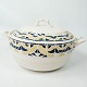 Tureen decorated with blue and yellow colours from the 1960s.
5000m2 showroom.