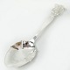 Server in other 
pattern of 
hallmarked 
silver.
20 cm.