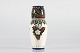 Aluminia 
Fajance
Vase farverigt 
dekoreret med 
blomster motiv
Modelnummer 
1014/821
Højde ...