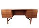 Skrivebordet i 
teak, designet 
af Omann Junior 
i 1960'erne, er 
et fremtrædende 
eksempel på 
dansk ...