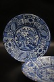 1700 tals 
fajance 
tallerken med 
blå glasur med 
blomstermotiver 
og en super fin 
patina.
2 stk. ...