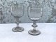 Holmegaard, Oak 
leaf Glass, 11 
cm high, 6 cm 
in diameter * 
With air 
bubbles in the 
glass *