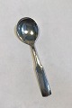 Hans Hansen 
Arvesølv No. 2 
Silver Jam 
Spoon Measures 
14.5 cm  5 
45/64 in(Signs 
of usage No HH 
logo)