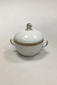 Bing & Grondahl 
Hartmann Sugar 
Bowl No 94 / 
302. Measures 
14 cm / 5 33/64 
in.