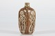 Jais Nielsen og 
Royal 
Copenhagen
Kvadratisk 
vase model 3543 
m/bibelske 
motiver
dekoreret med 
...