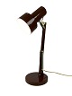 Bordlampe i 
brun lakeret 
metal, af dansk 
design fra 
1970erne. 
Lampen er i 
flot brugt 
stand. 
H ...