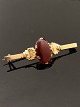 14 carat gold 
brooch 4.1 cm. 
with agate item 
no. 472665