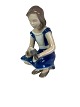 Bing og 
Grøndahl 
porcelænsfigur, 
Pige med due, 
nr.: 2340.
13 x 8 cm.
