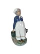 Kgl. 
porcelænsfigur, 
en Bondepige, 
nr.: 815.
Mål: 22.5 x 14 
x 11.5 cm.
