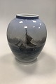Royal 
Copenhagen Art 
Nouveau Vase 
with ship No 
1465 / 353
Measures 30cm 
/ 11.81 inch