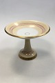 Bing & Grondahl 
old Cake Dish 
on Foot. 
Measures 18 cm 
x 24 cm dia. / 
7 3/32 in. x 9 
29/64 in. dia.