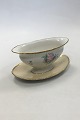 Bing & Grondahl 
Sauce Boat. 
Measures 24 cm 
/ 9 29/64 in.