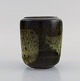 Europæisk 
studiokeramiker.
 Unika vase i 
glaseret 
stentøj. Sent 
1900-tallet.
Måler: 11 x 
9,5 ...