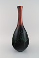 Richard 
Uhlemeyer, 
Tyskland. Vase 
i glaseret 
keramik. Smuk 
krakeleret 
glasur i 
mørkerøde og 
...