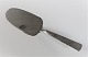 Champagne. 
Silver cutlery 
(830). Cake 
spade. Length 
16.5 cm.