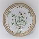 Royal Copenhagen. Flora danica Tallerken. Diameter 25 cm. (3553). Produceret før 
1900. ( 1 sortering ). Trifolium fragiferum L