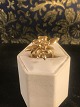 Guld ring i form af blomst.isat 5 stk diamanter ialt 0,05 ct.Guld 14kring størrelse: ...